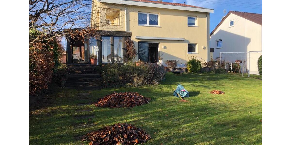 Freistehendes Einfamilienhaus mit großem Garten 6 zimmer