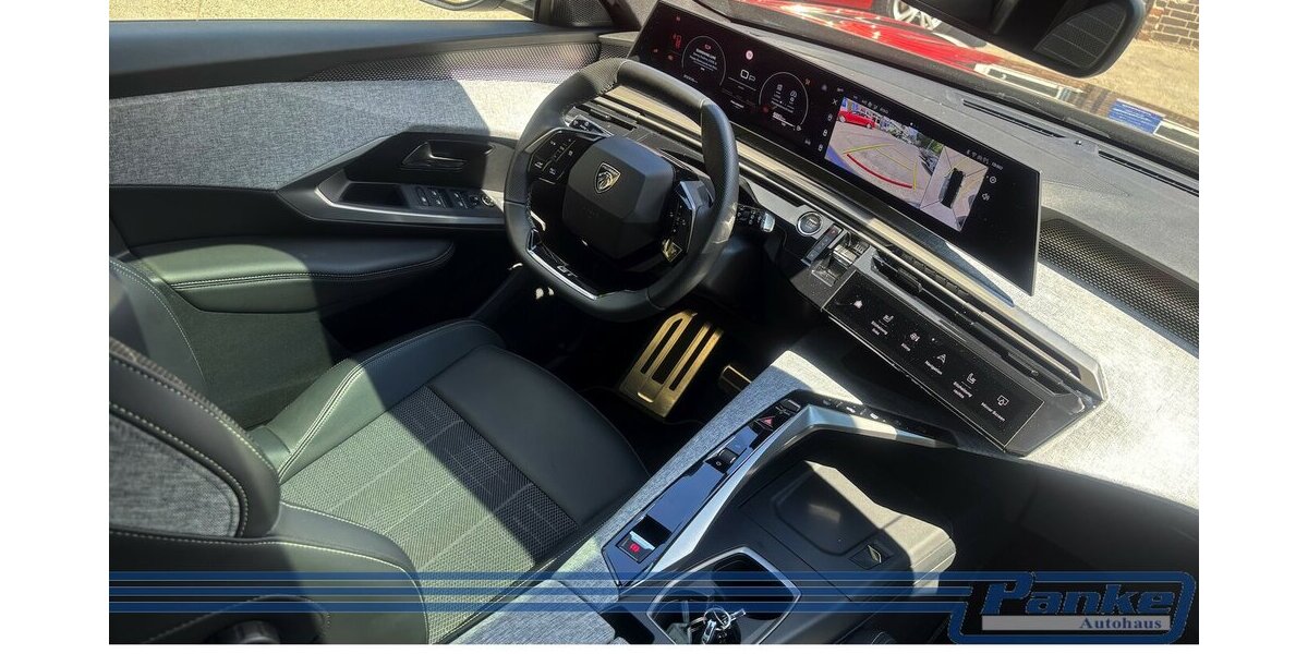 Peugeot 5008 Hybrid 136 GT 7 Sitzer Panorama 22.659 km 31.990 &euro; Berlin 13187