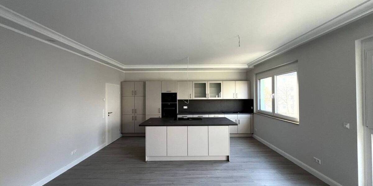 Exklusive Eigentumswohnung inkl. sehr hochwertiger Einbauküche und großem Balkon, optional Stellplatz 3 zimmer