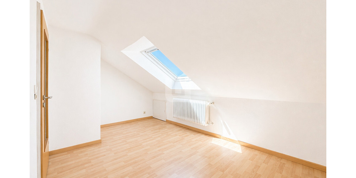 WINDISCH – Renovierungsbedürftiges RMH in Ortsrandlage von Olching – viel Potenzial für Familien! - Reihenmittelhaus Olching | Angebot:26534334