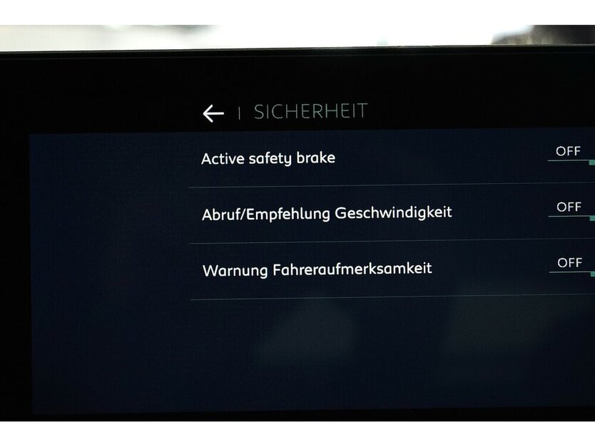 e-C4 136 Feel 50KWh CARPLAY Batteriezertifikat