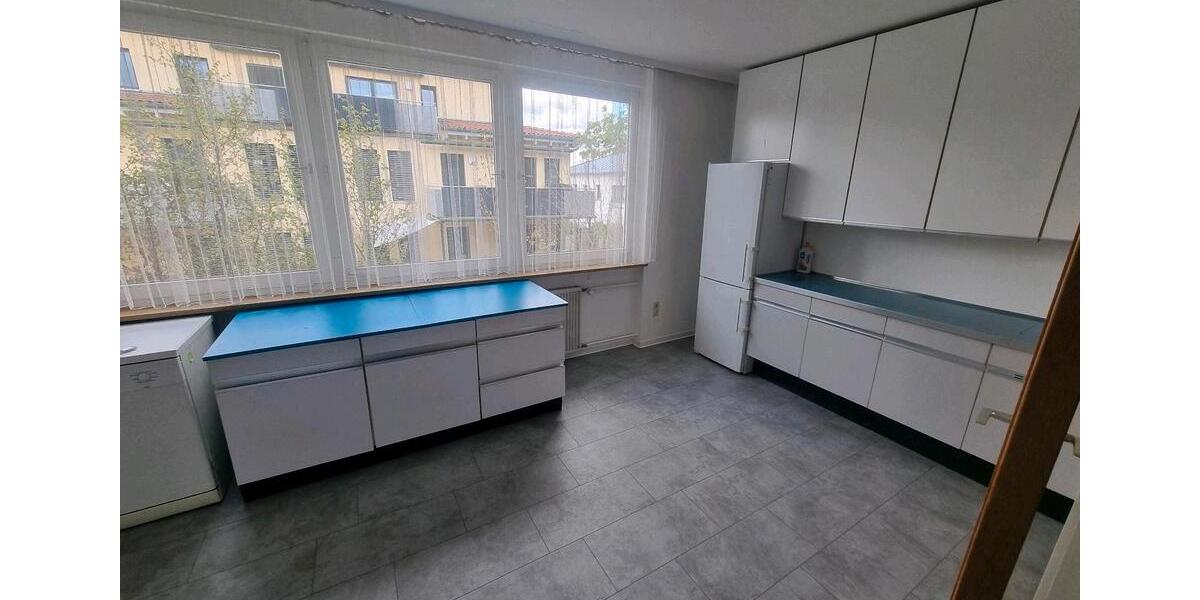 Erdgeschoßwohnung Höchberg - 5.5 Zimmer, 175 m&sup2;, 1.850&euro; | Angebot:26236110