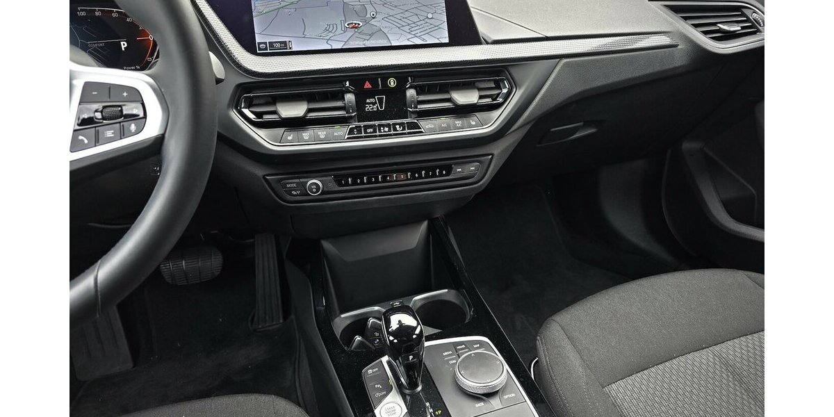BMW 118i ADVANTAGE/VIRTUAL/NAVI//SITZHEIZUNG/1.HAND 28.344 km 24.900 &euro; Villingen-Schwenningen 78054