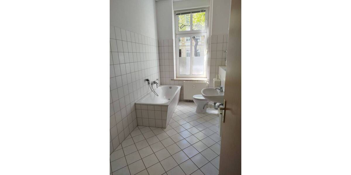 Etagenwohnung Dessau-Roßlau Innenstadt - 2 Zimmer, 70 m&sup2;, 375&euro; | Angebot:26376607