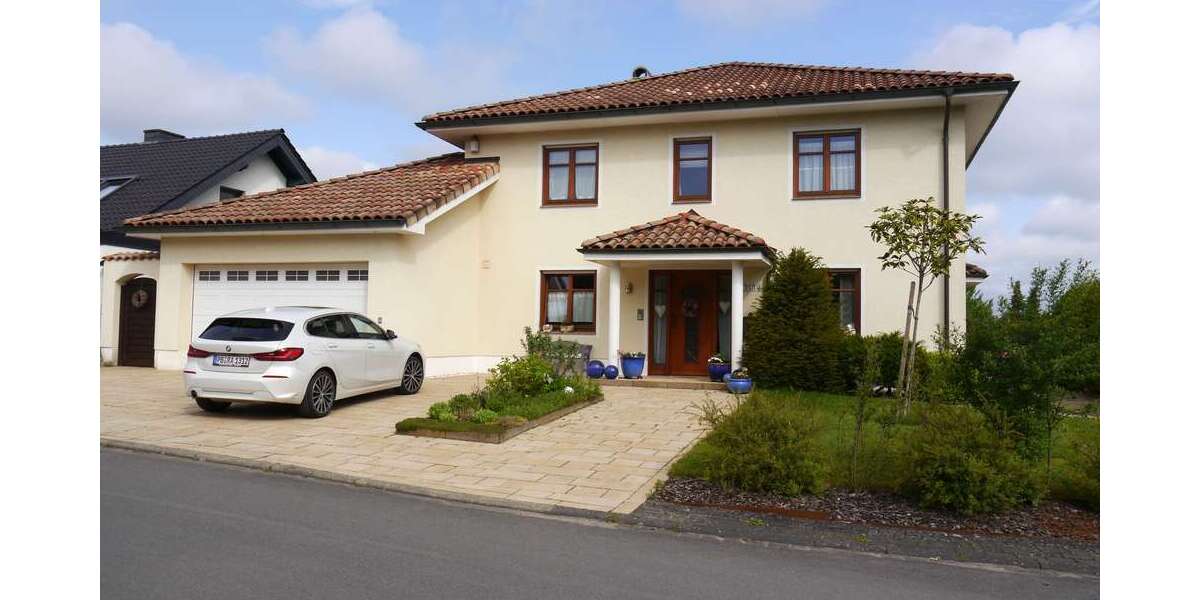Einfamilienhaus Brilon - 7 Zimmer, 208 m&sup2;, 465.000&euro; | Angebot:26833501