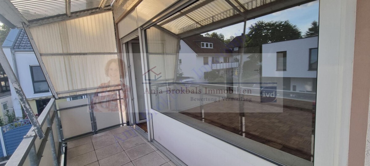 Modernisiert, zentral, ruhig, kl. Garage, 3- bis 4-Zimmer mit Balkon, Obergeschoss in einem Zweifamilienhaus 4 zimmer