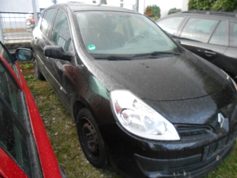 Renault Clio 299.999 km 598 € Wöllstadt 61206