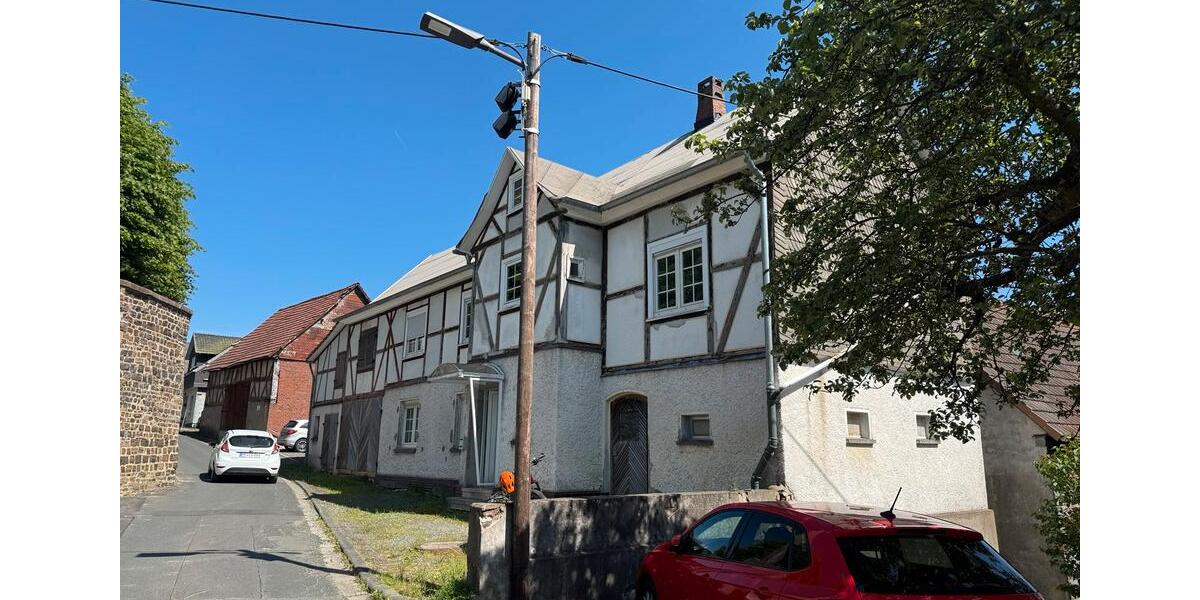 Einfamilienhaus Biedenkopf - 9 Zimmer, 151 m&sup2;, 105.000&euro; | Angebot:26891226