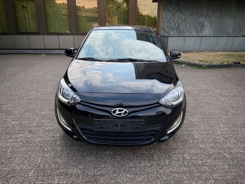 i20