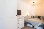 Vollständig saniertes und möbliertes 1-Zimmer City Apartment mit Balkon und Stellplatz in Winterhude
