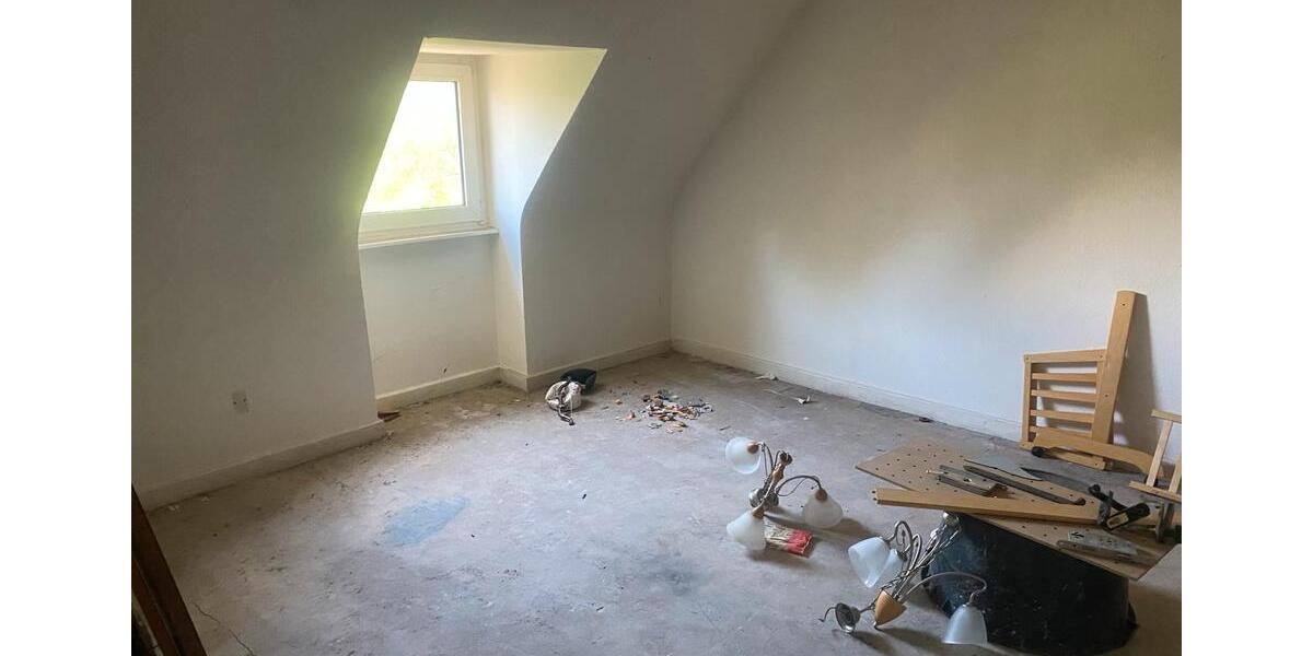 Dachgeschoßwohnung Aachen Aachen-Mitte - 6 Zimmer, 140 m&sup2;, 140.000&euro; | Angebot:26396635