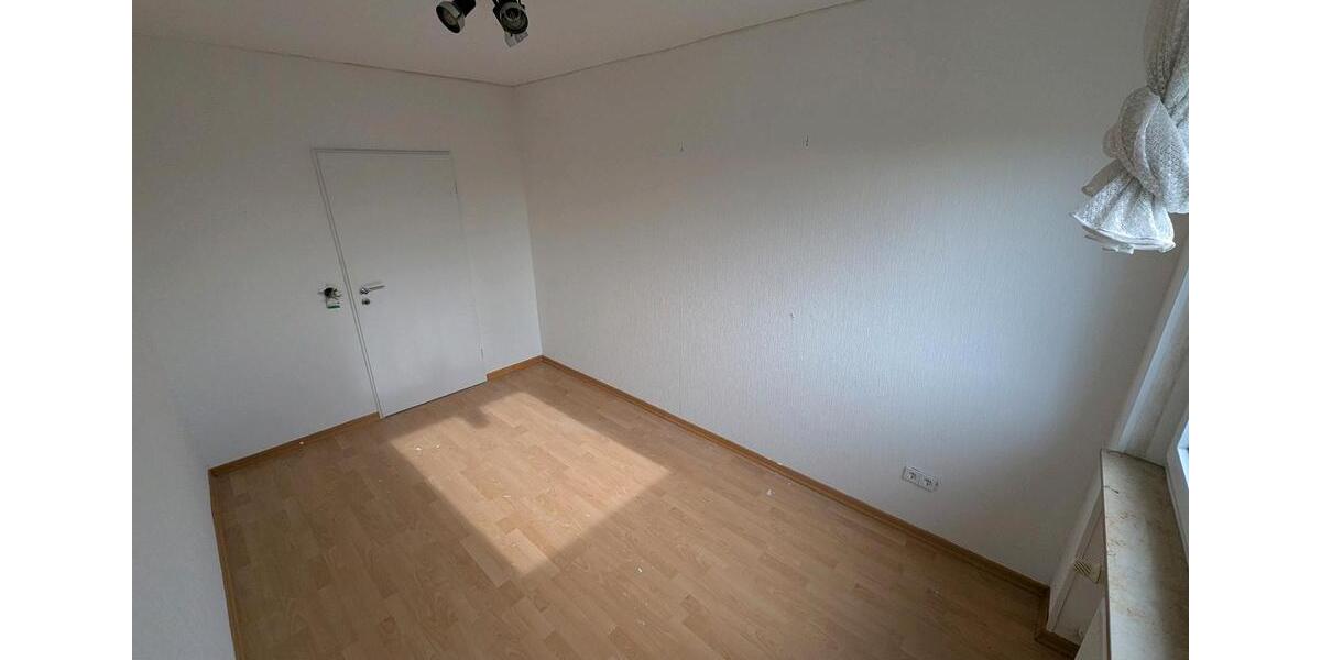 Etagenwohnung Saarbrücken Eschberg - 5 Zimmer, 132 m&sup2;, 1.370&euro; | Angebot:26398758
