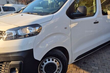 Opel Vivaro 153.500 km 16.990 &euro; München 81247