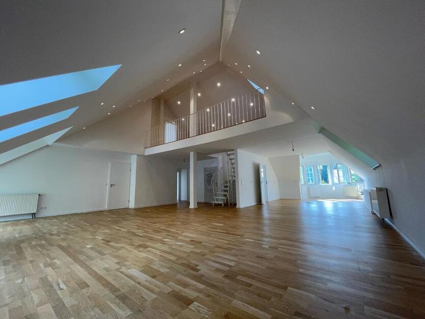 4-Zi.-Maisonette-Wohnung + exklusiver Küche, auf zwei Etagen und tollem Blick ins Grüne zimmer