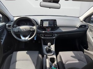 Hyundai i30 Select*Navigations-Paket*PDC*KAM*Apple* 29.100 km 13.390 &euro; Nidderau 61130