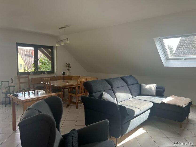 Helle 3-ZKB-Dachgeschosswohnung mit Balkon und Stellplatz zu vermieten zimmer