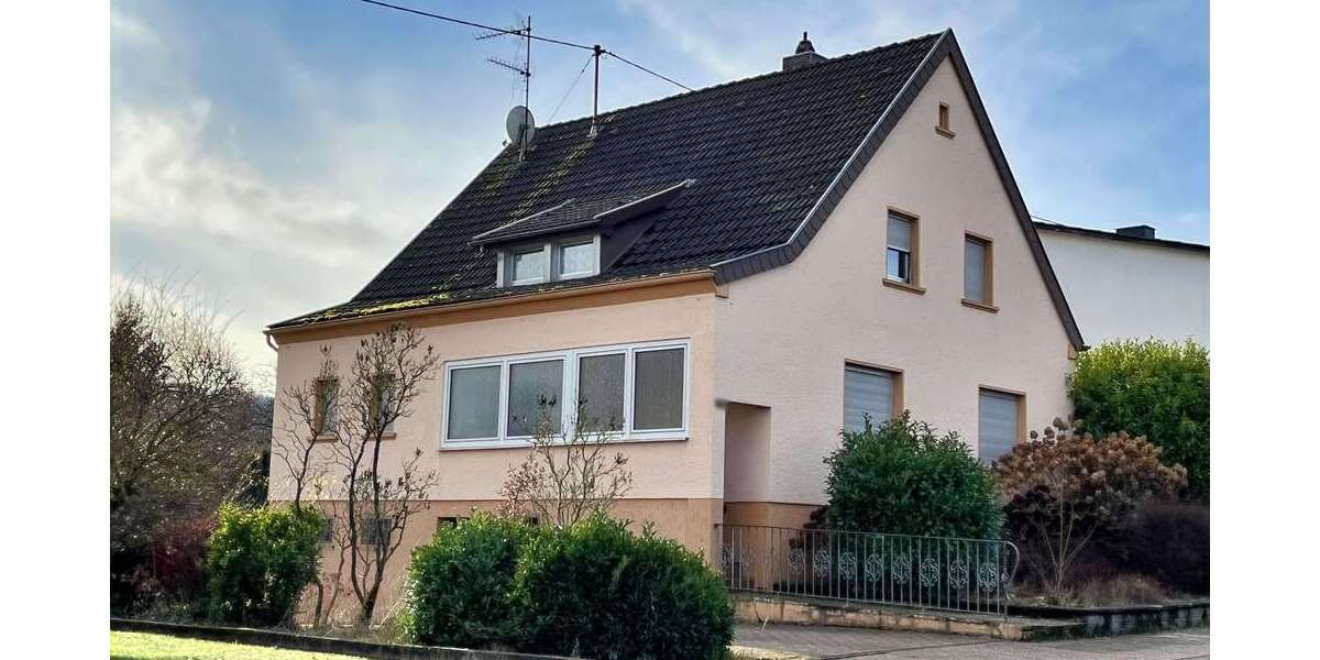Haus zum Kaufen in Saarwellingen 189.000 € 156 m² 8 zimmer
