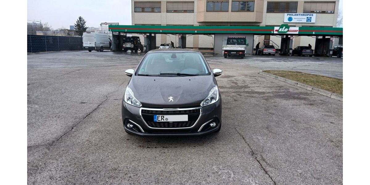 Peugeot 208 97.946 km 8.100 &euro; Erlangen 91052