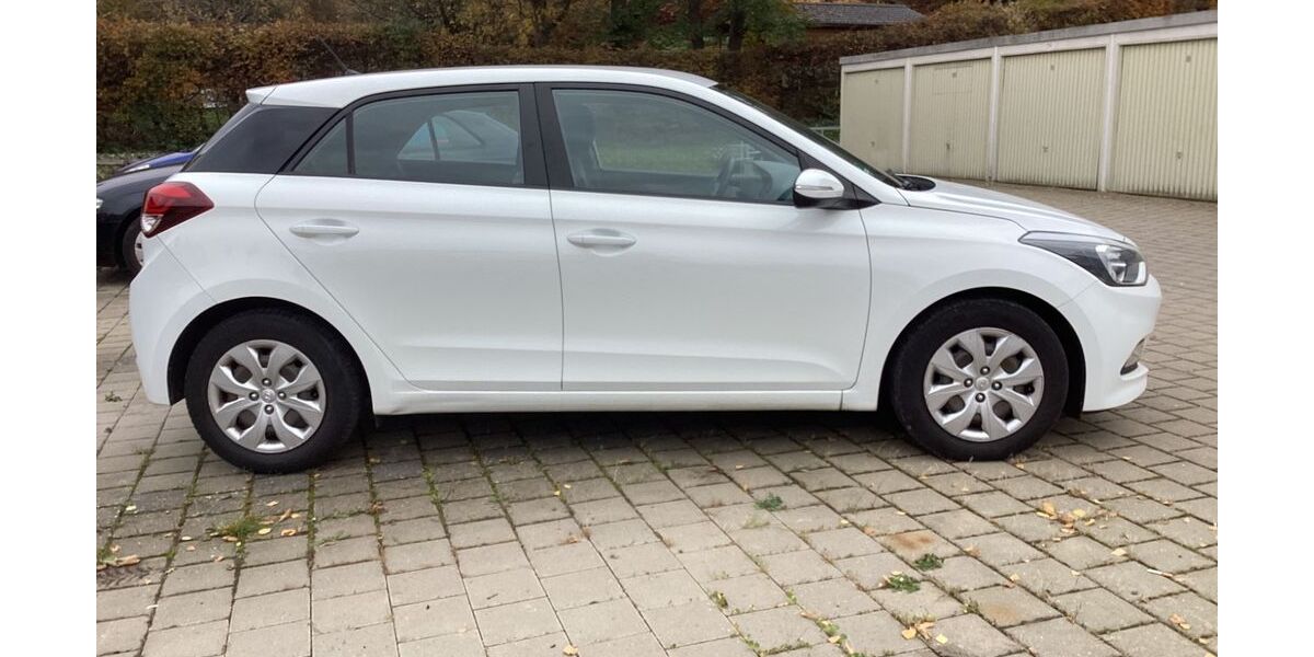 Hyundai i20 45.750 km 8.499 &euro; Nördlingen 86720
