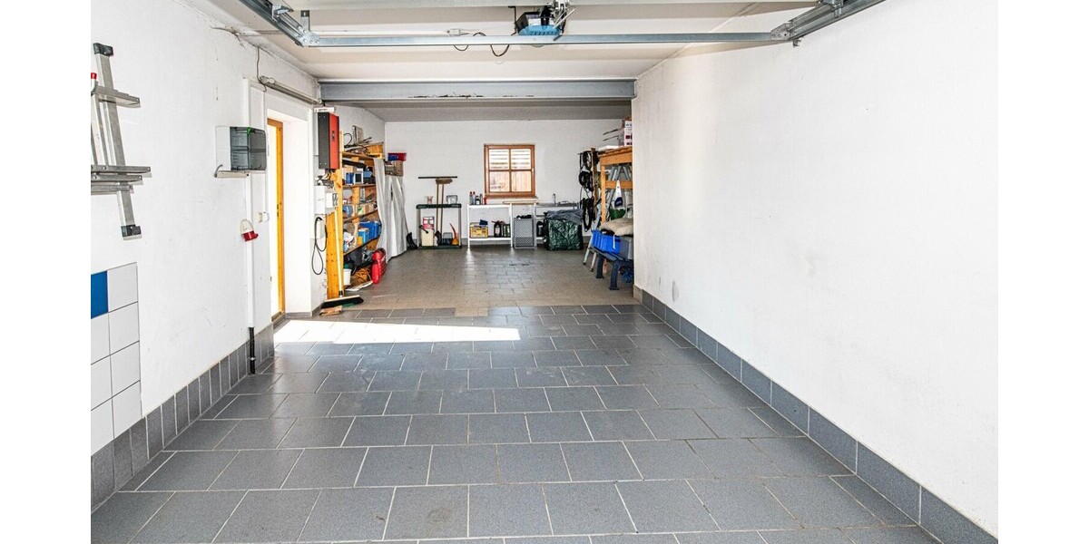 Großzügiges Zuhause mit umzäunten Gartengrundstück und vielseitigem Studio - Einfamilienhaus Schönthal | Angebot:27038045