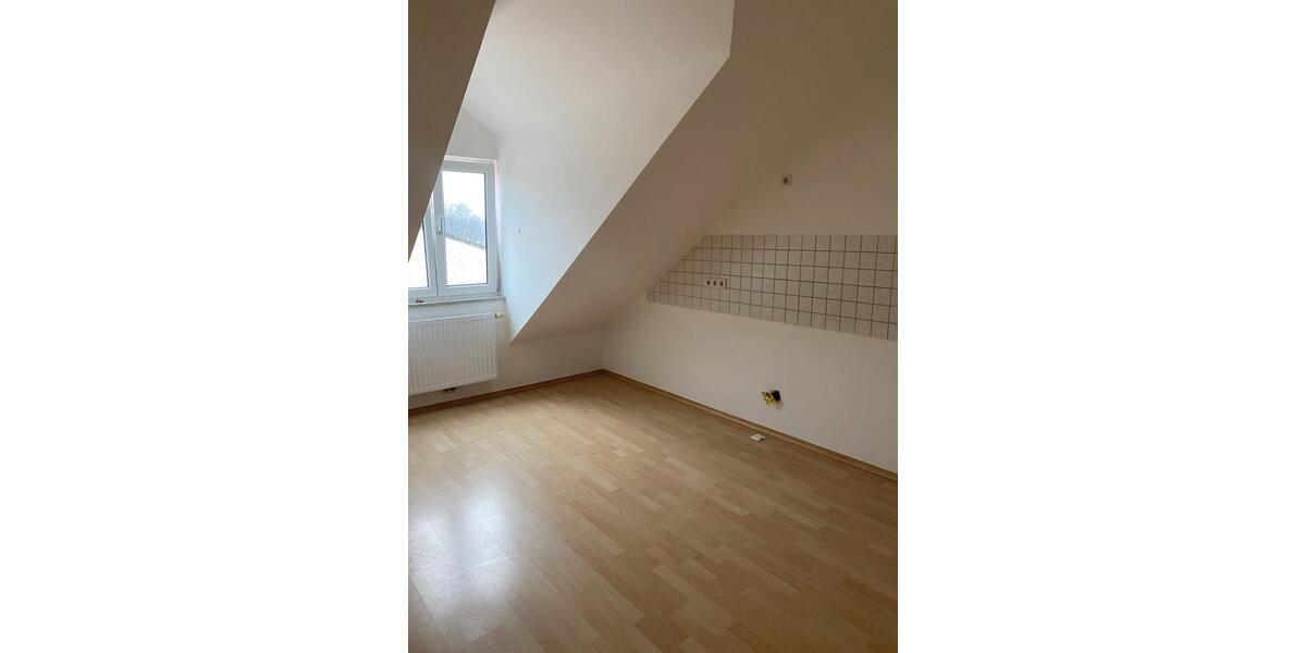 Dachgeschoßwohnung Roding - 4 Zimmer, 135 m&sup2;, 700&euro; | Angebot:25058112