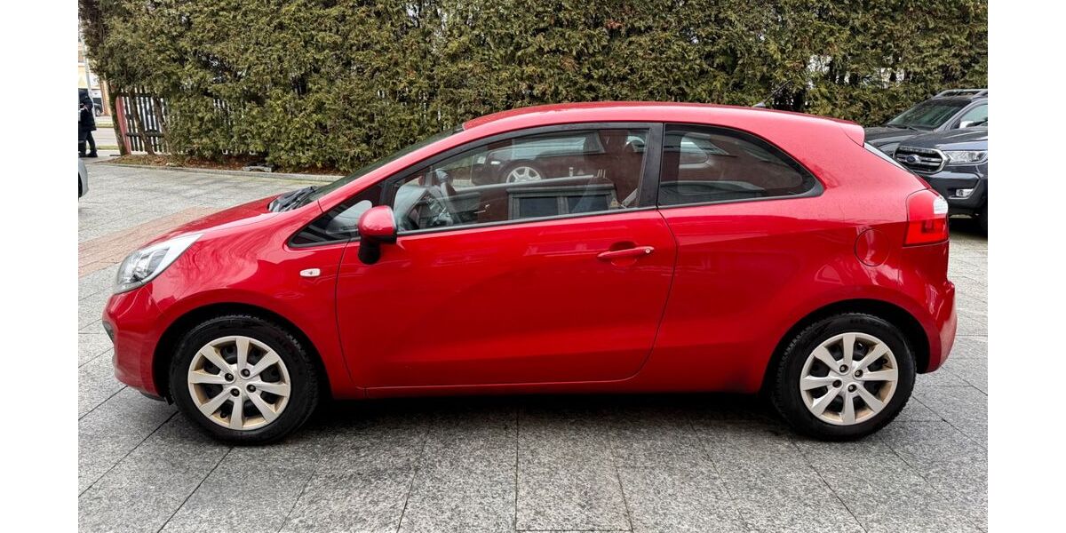 Kia Rio 85.000 km 4.980 &euro; München 81827