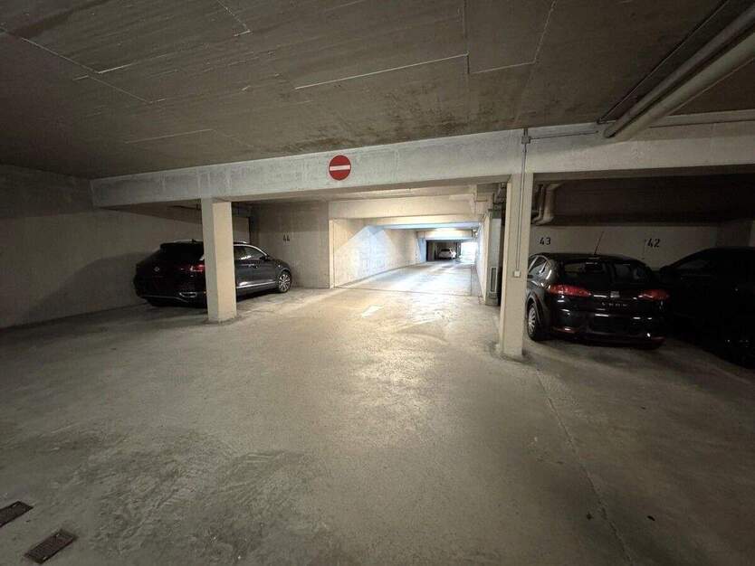 Charmante 2,5 Zimmer Wohnung mit zwei Terrassen und Tiefgaragenstellplatz 2 zimmer