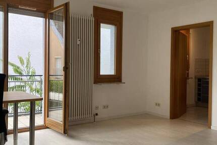 Gepflegte 2,5-Zimmer-Wohnung mit Balkon und EBK im östlichen Zentrum