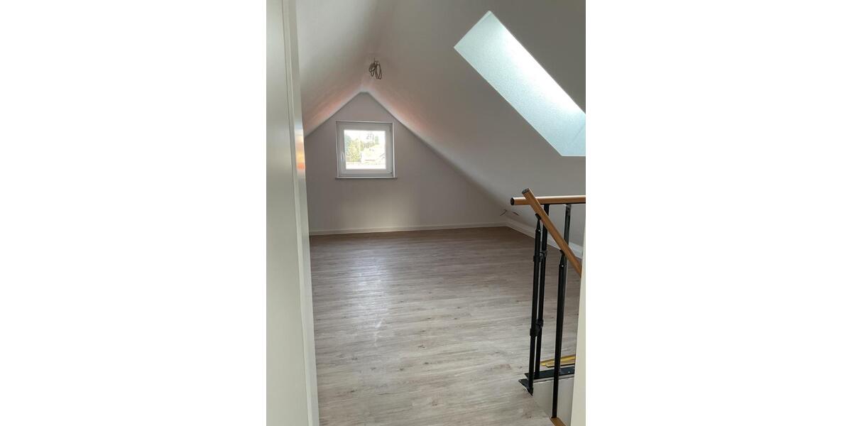 Dachgeschoßwohnung Neckarbischofsheim - 5 Zimmer, 93 m&sup2;, 930&euro; | Angebot:26654974