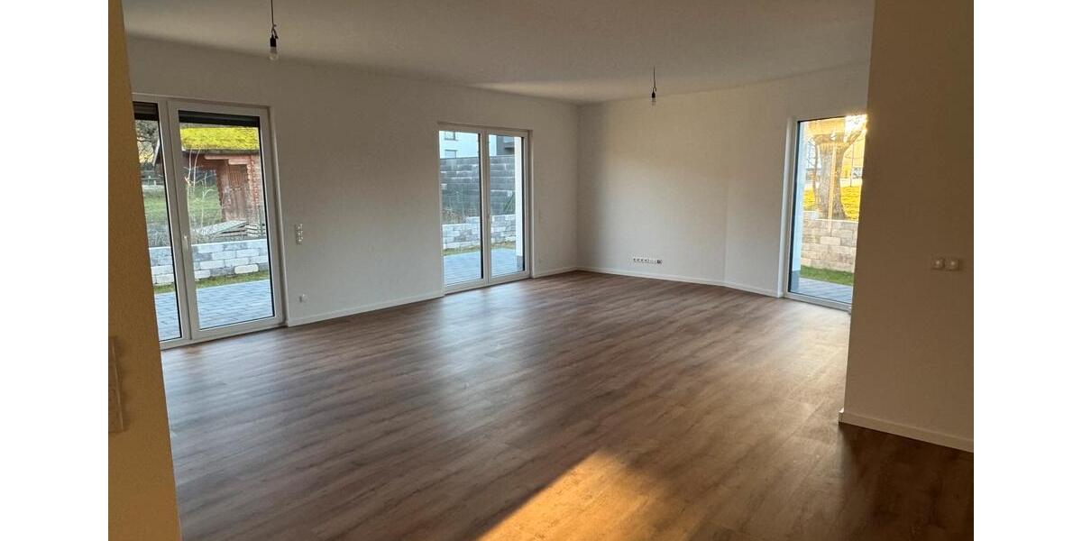 Bungalow Bad Wildungen - 4 Zimmer, 150 m&sup2;, 1.950&euro; | Angebot:23476136