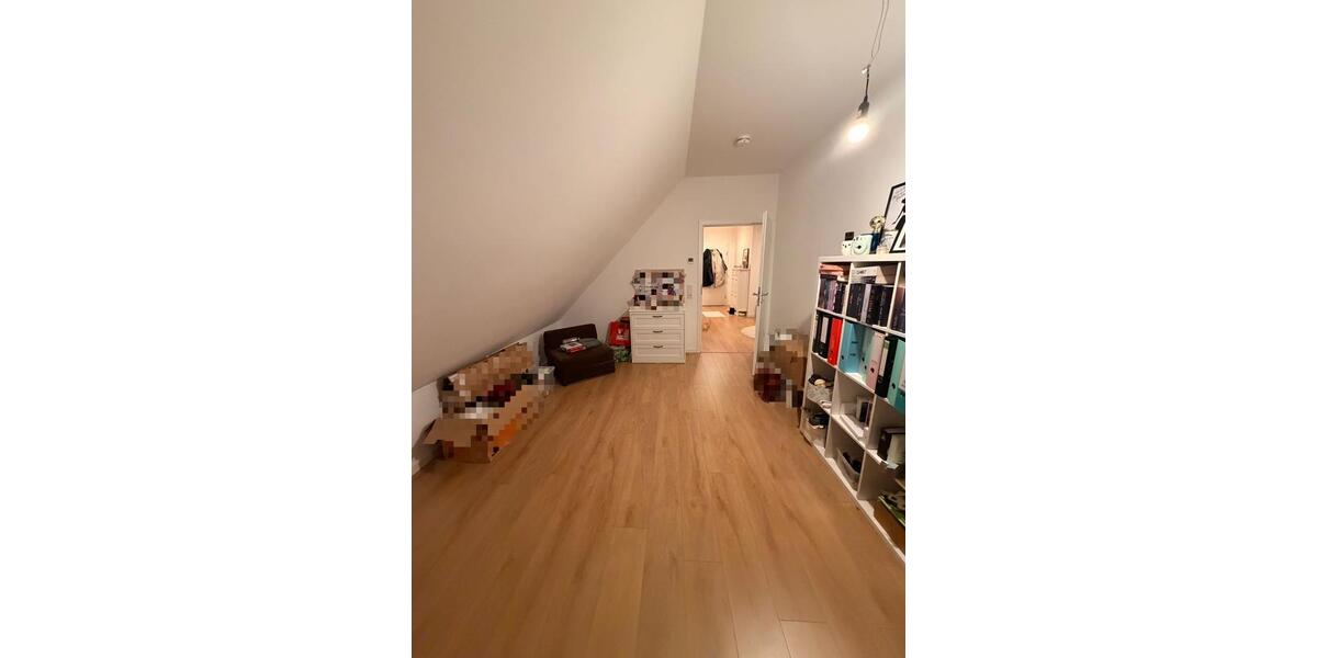 Dachgeschoßwohnung Bremerhaven Lehe - 3 Zimmer, 91 m&sup2;, 1.025&euro; | Angebot:25403714