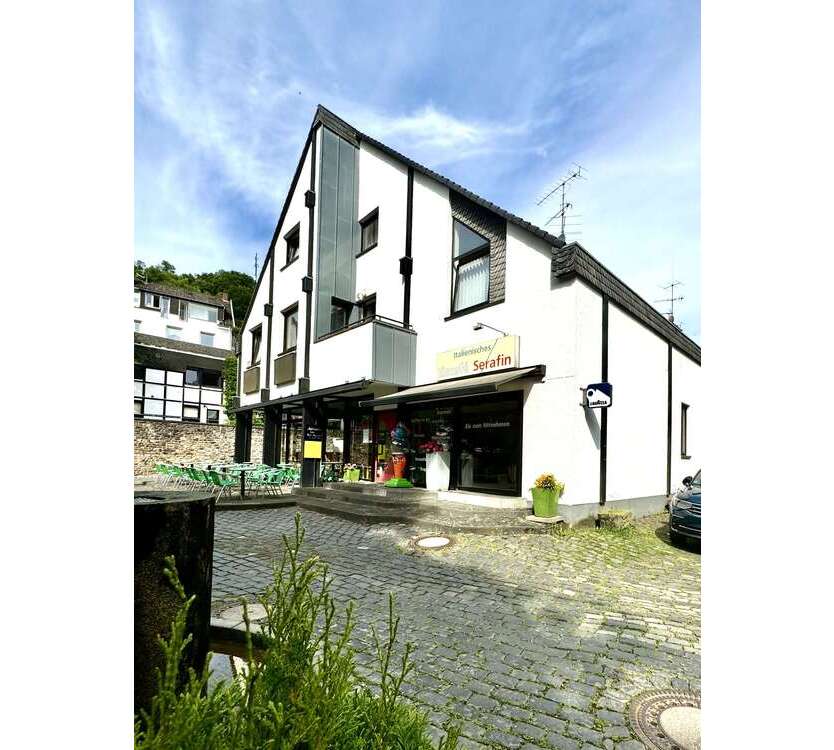 Haus zum Kaufen in Blankenheim 550.000 € 330 m²