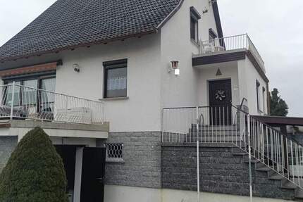 Geräumiges Familienhaus mit Terrasse und Balkon in Hoyerswerda 4 zimmer