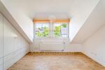 Großzügige Dachgeschoßwohnung mit Südterrasse und Blick ins Grüne in Lohmar.