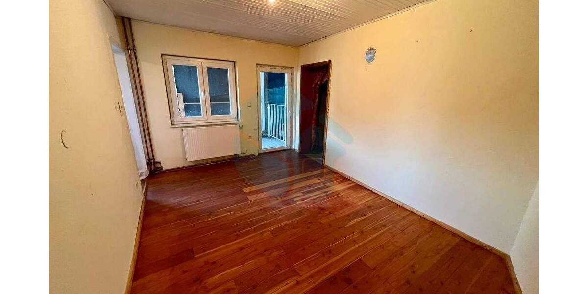 Einfamilienhaus Butzbach / Hoch-Weisel Hoch-Weisel - 5 Zimmer, 129 m&sup2;, 179.000&euro; | Angebot:25385969