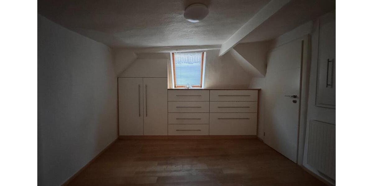 Etagenwohnung Bad Hersfeld - 7 Zimmer, 140 m&sup2;, 850&euro; | Angebot:25025005