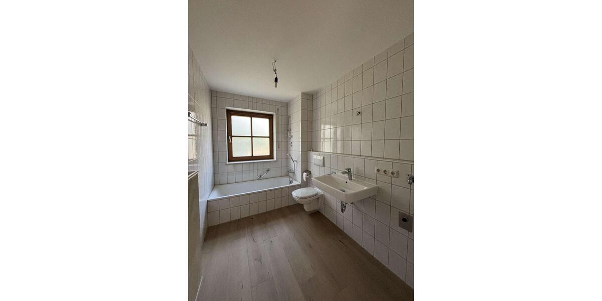 Erdgeschoßwohnung Kaufbeuren - 2.5 Zimmer, 69 m&sup2;, 715&euro; | Angebot:25512899