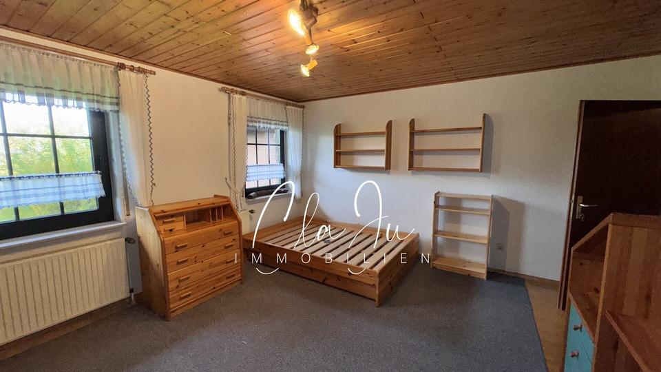 In Renovierung: Großzügige Erdgeschosswohnung mit Garten und Carport 4 zimmer