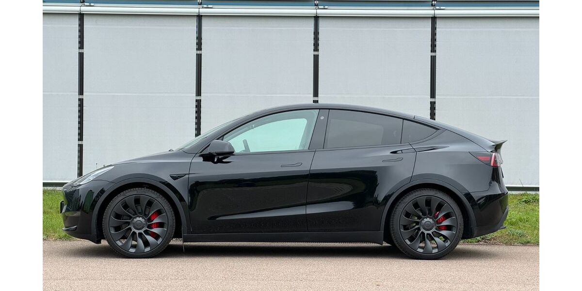 Tesla Model Y 14.959 km 41.800 &euro; Stuttgart 70565