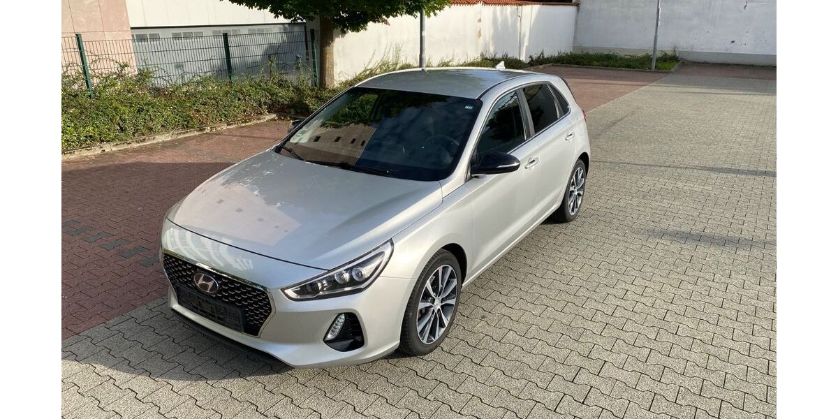 Hyundai i30 133.000 km 10.990 € Frankfurt am Main 60389