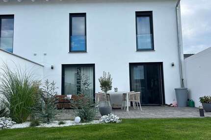 Haus zum Mieten in Borna 1.690 € 135 m²