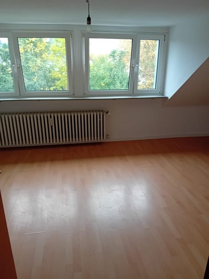 Schöne 2 Zimmer Dachgeschoß Wohnung in Bonn-Mehlem zimmer