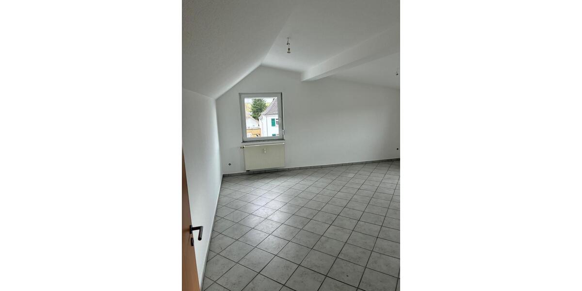 Dachgeschoßwohnung Münzenberg - 4 Zimmer, 110 m&sup2;, 950&euro; | Angebot:26618331
