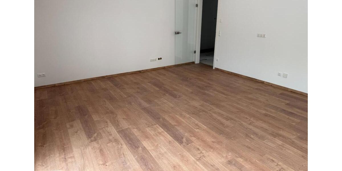 Erdgeschoßwohnung Dresden Klotzsche - 4 Zimmer, 100 m&sup2;, 1.750&euro; | Angebot:26478455