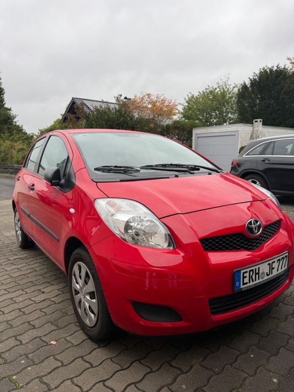 Toyota Yaris 42.000 km 5.490 € Heßdorf 91093