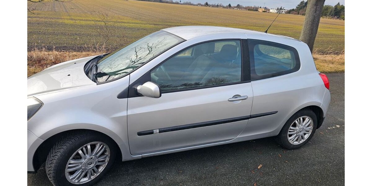 Renault Clio 107.600 km 3.150 &euro; Gräfenhainichen 06773