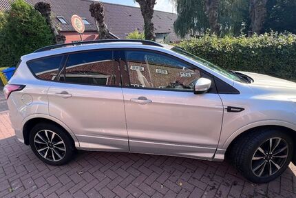 Ford Kuga 157.500 km 13.200 € Emden 26725