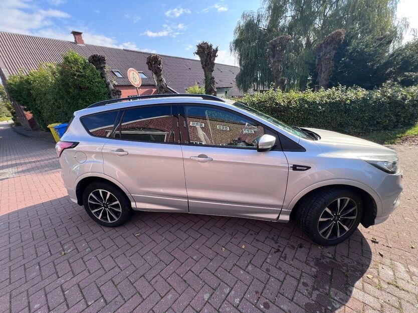 Ford Kuga 157.500 km 13.200 € Emden 26725
