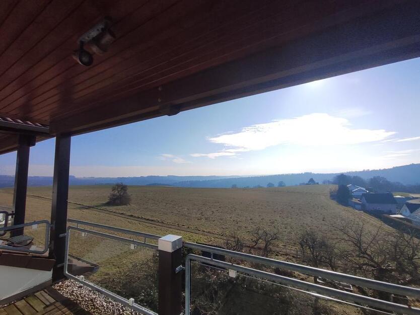 Wohnen mit Ausblick, sanierte 4 ZKB. Provisionsfrei!