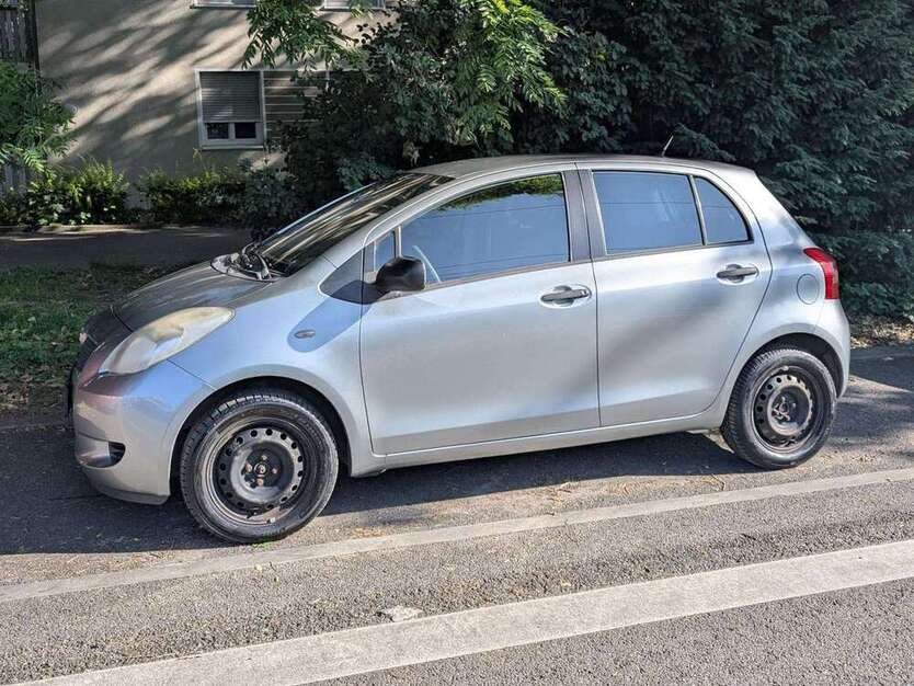 Toyota Yaris 126.000 km 3.000 € Stuttgart 70374